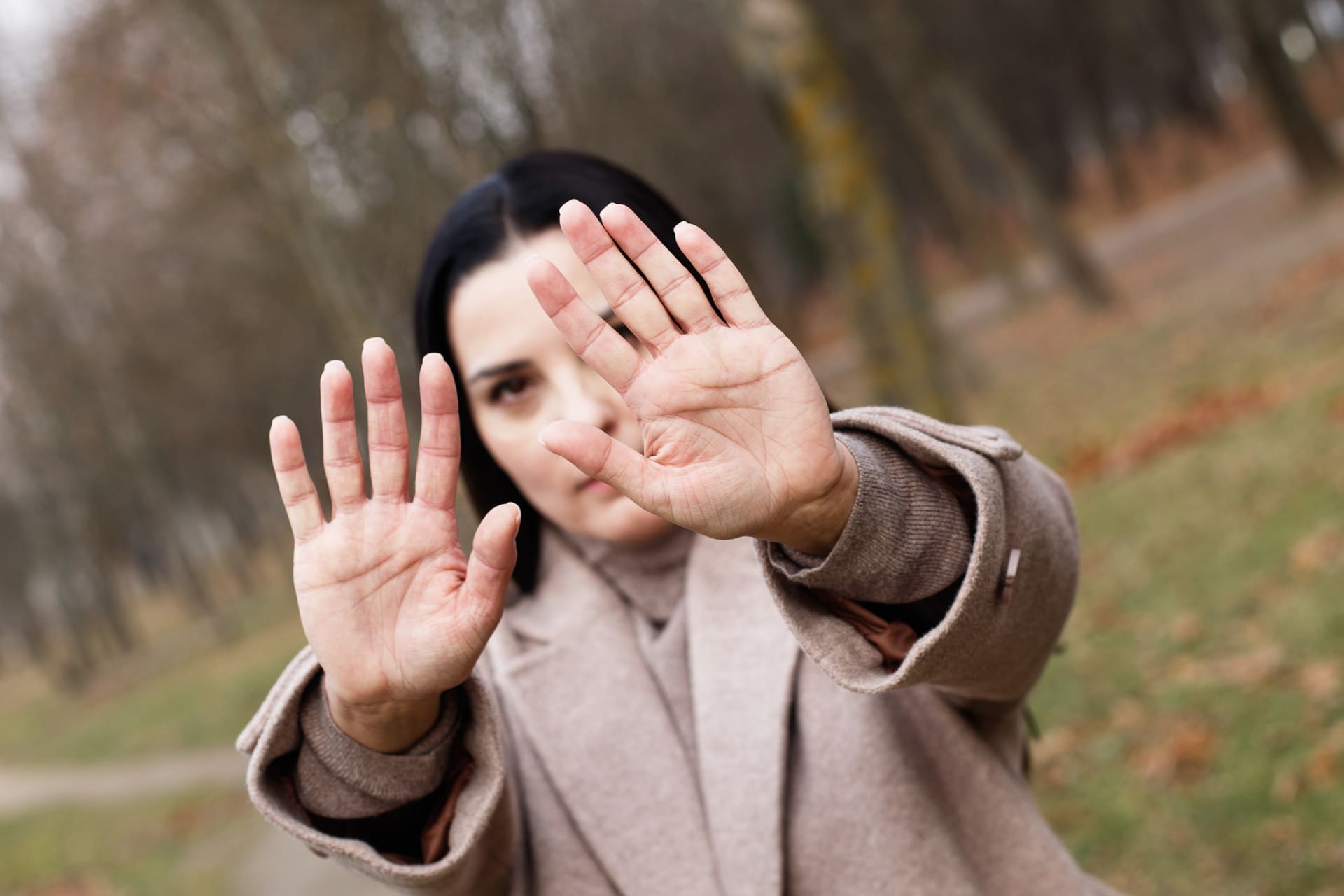 Uporczywe nękanie (stalking) – przepisy, przykłady, orzecznictwo i porady 190a kk